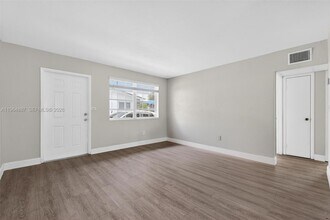 11441 SW 2nd St in Miami, FL - Building Photo - Building Photo