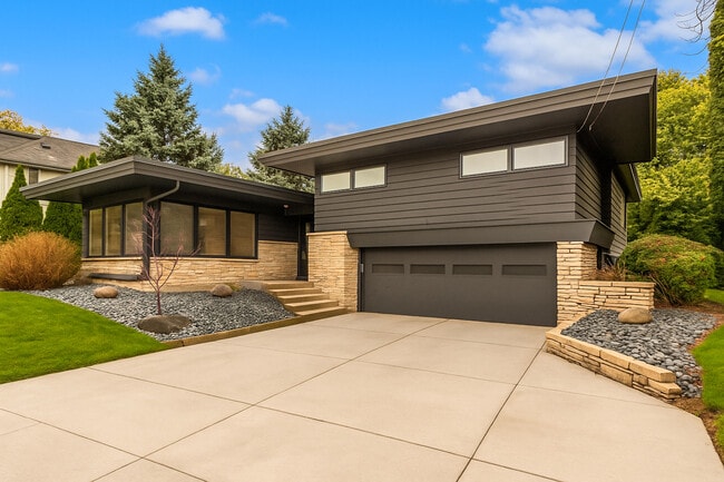 10046 Sheridan Dr in Mequon, WI - Building Photo - Building Photo