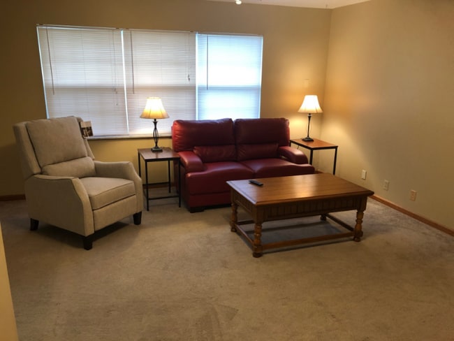 515 Monroe Ave, Unit 8 in Huntington, WV - Foto de edificio - Building Photo