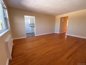 25 Dolphin Green in Port Washington, NY - Building Photo - Building Photo