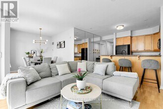 570-570 Laurier Ave W in Ottawa, ON - Building Photo - Building Photo