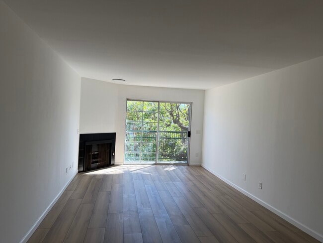 901 S Sherbourne Dr in Los Angeles, CA - Building Photo - Building Photo