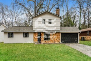 608 Clemson Dr in Warner Robins, GA - Building Photo