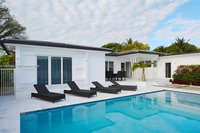 880 N Venetian Dr in Miami Beach, FL - Building Photo - Building Photo