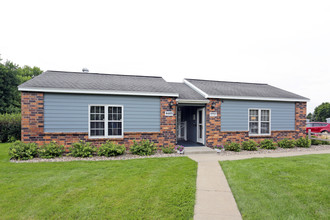 Creekstone Falls in Sioux Falls, SD - Building Photo - Building Photo