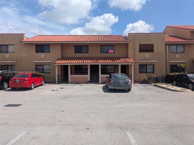 2740 W 61st St in Hialeah, FL - Building Photo - Building Photo
