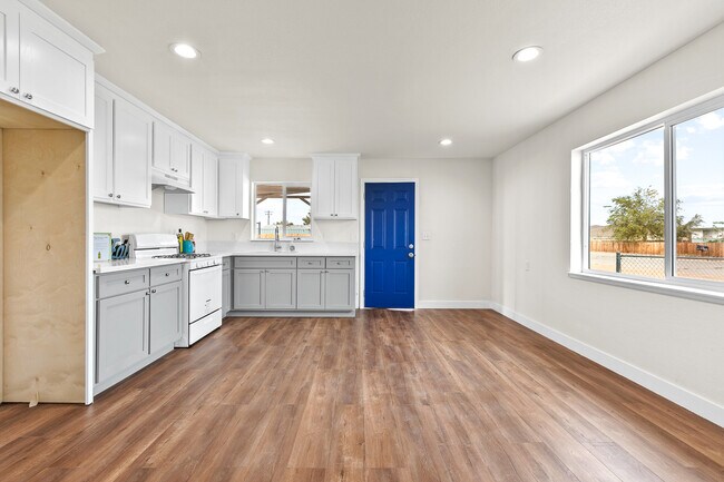 13657 Fran St in North Edwards, CA - Building Photo - Building Photo