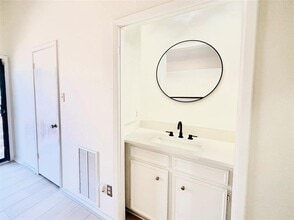 5860 Sampley Way in Houston, TX - Building Photo - Building Photo
