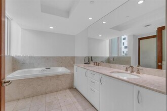 1331 Brickell Bay Dr, Unit 308 in Miami, FL - Building Photo - Building Photo