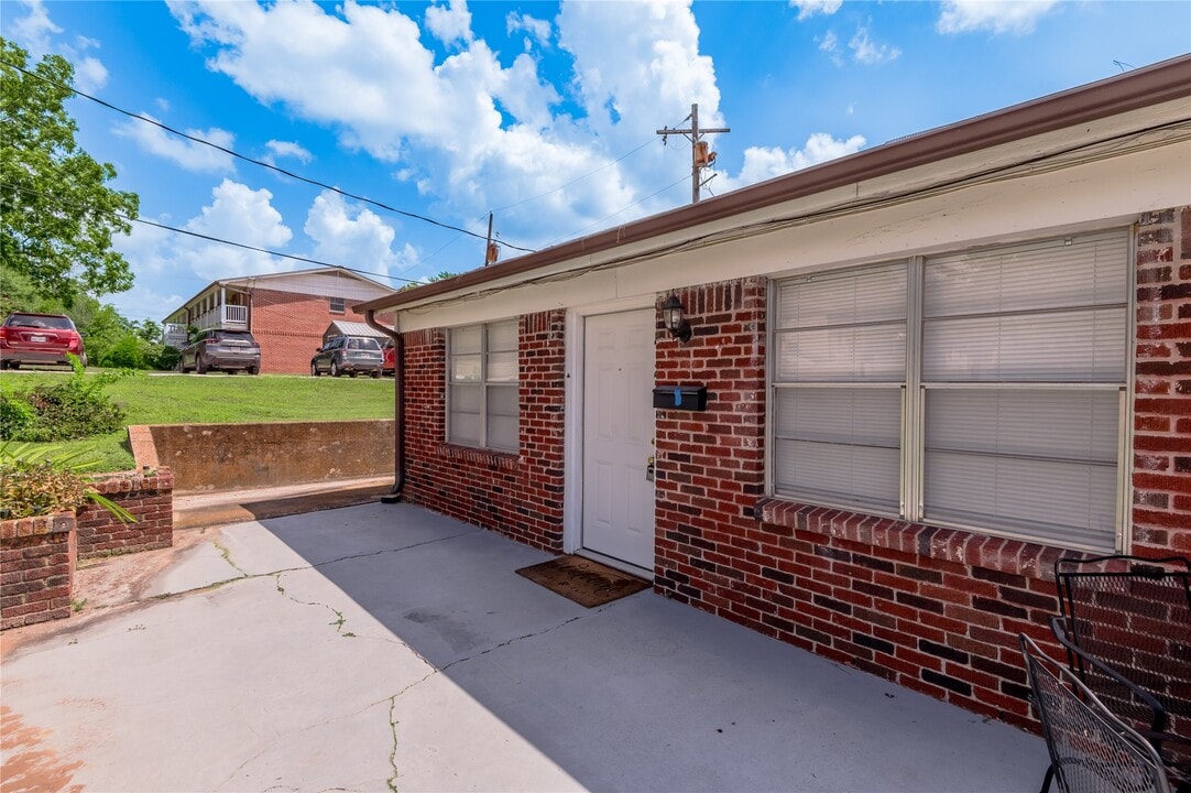 2125 Avenue N in Huntsville, TX - Building Photo