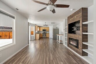 6939 S Loganberry Way in Boise, ID - Building Photo - Building Photo