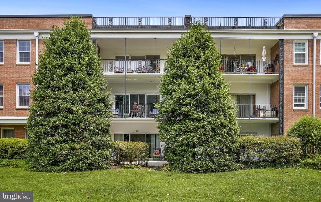 3535 Chevy Chase Lake Dr in Chevy Chase, MD - Building Photo