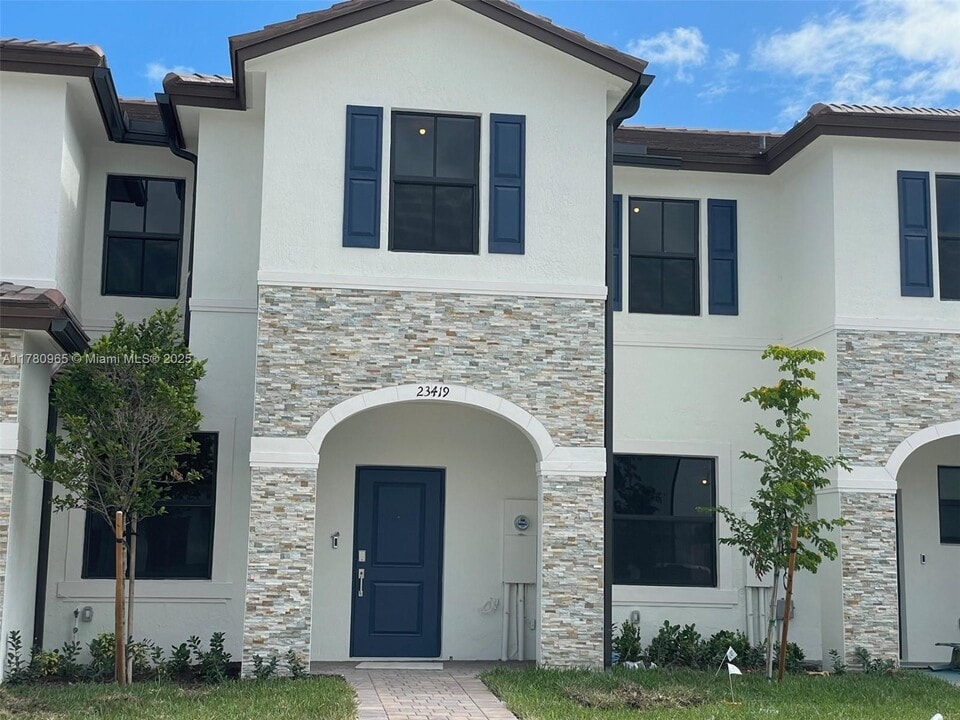 23419 SW 127th Pl in Homestead, FL - Building Photo