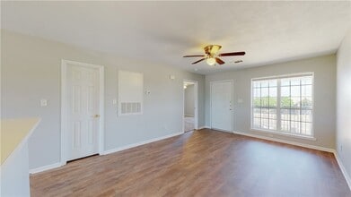 1507 Hollow Hill Dr, Unit D in Bryan, TX - Foto de edificio - Building Photo