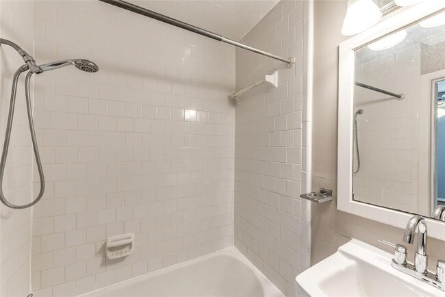 property at 5537 Lincrest Ln