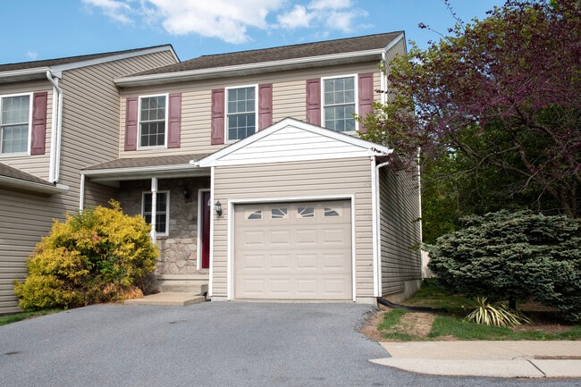 6 Parkview Ter in Ephrata, PA - Foto de edificio - Building Photo