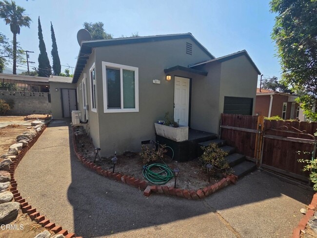 10152 Haines Canyon Ave in Los Angeles, CA - Building Photo - Building Photo