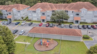 18001 Richmond Pl Dr in Tampa, FL - Building Photo - Building Photo