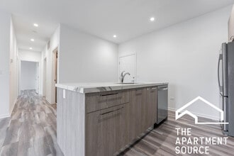 2533 W Fullerton Ave in Chicago, IL - Building Photo - Building Photo