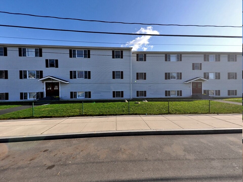 132 Vale St in Fall River, MA - Building Photo