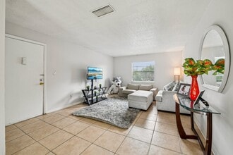 Roselea Apartments in Sanford, FL - Foto de edificio - Building Photo