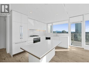 720 Farrow St in Coquitlam, BC - Building Photo - Building Photo