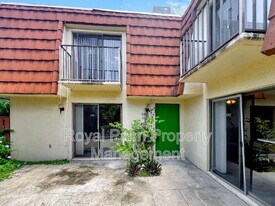 5241 Cedarbend Dr in Ft. Myers, FL - Building Photo