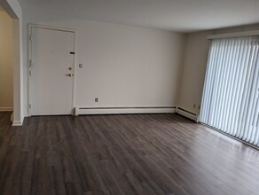 2715 Eggert Rd-Unit -7 in Tonawanda, NY - Building Photo - Building Photo