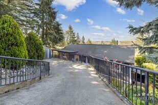7437 Garfield Dr in Delta, BC - Building Photo