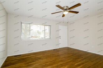 6714 Village Square Dr in Hazelwood, MO - Foto de edificio - Building Photo