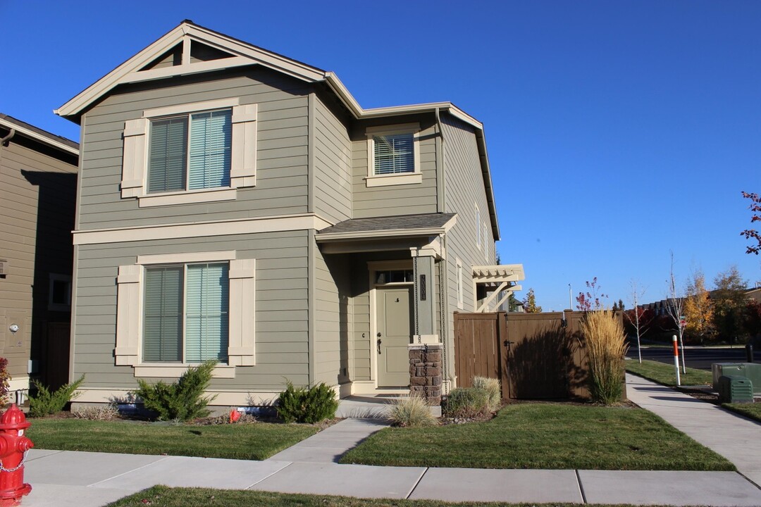 20804 Boulderfield Ave in Bend, OR - Building Photo