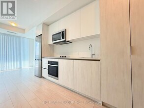 5858 Yonge St in Toronto, ON - Building Photo - Building Photo