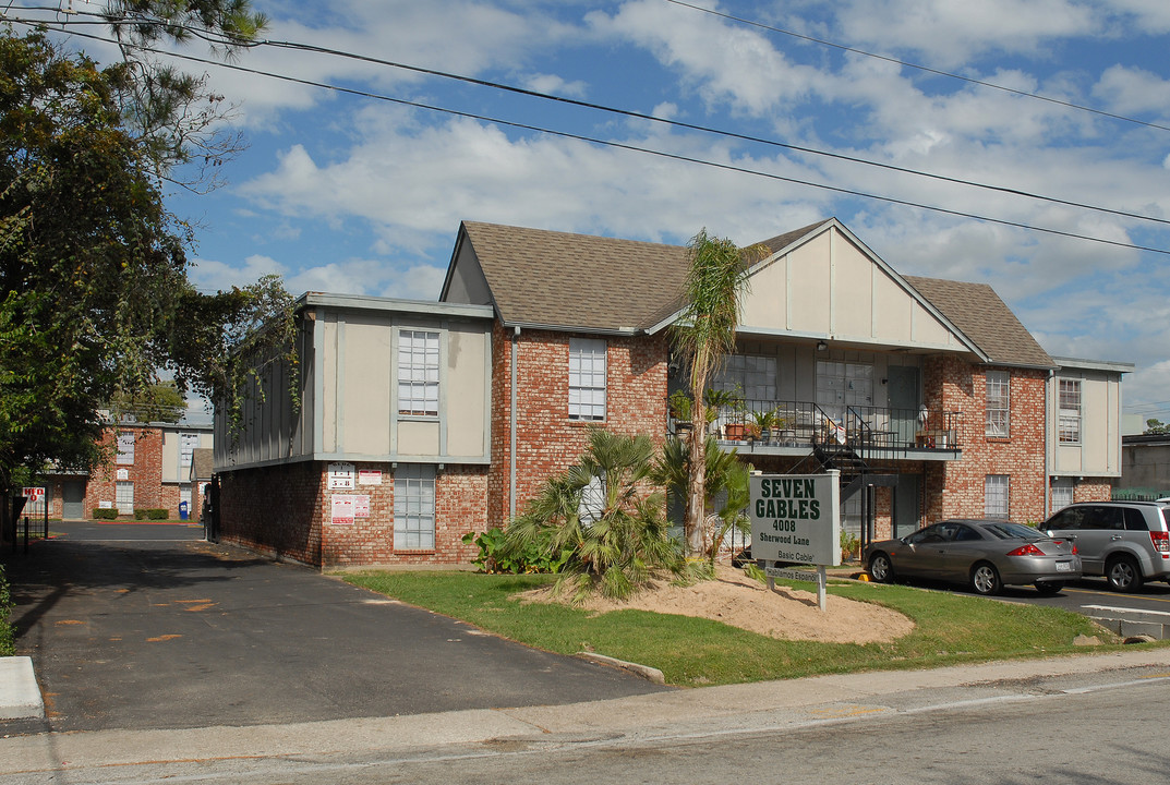 Seven Gables in Houston, TX - Building Photo