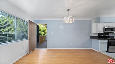 12801 Moorpark St-Unit -308 in Los Angeles, CA - Foto de edificio - Building Photo