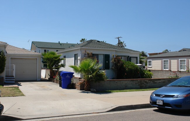 827 Tourmaline St in San Diego, CA - Building Photo - Building Photo