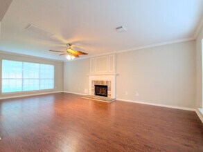 15 Thorn Berry Pl in Spring, TX - Building Photo - Building Photo