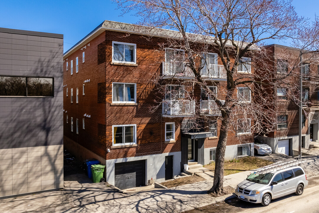 5915 Décarie in Montréal, QC - Building Photo