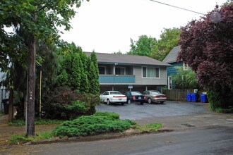 2132 SE Salmon St in Portland, OR - Foto de edificio - Building Photo