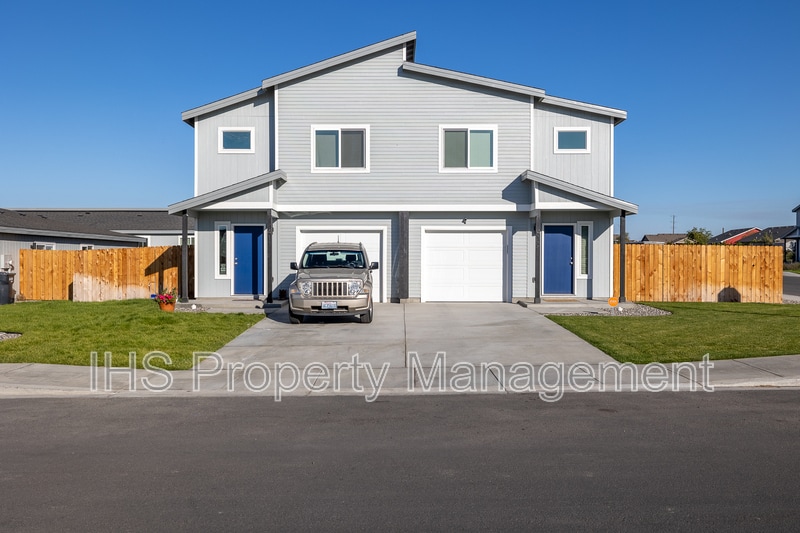 2511 Ronan St in Pasco, WA - Building Photo