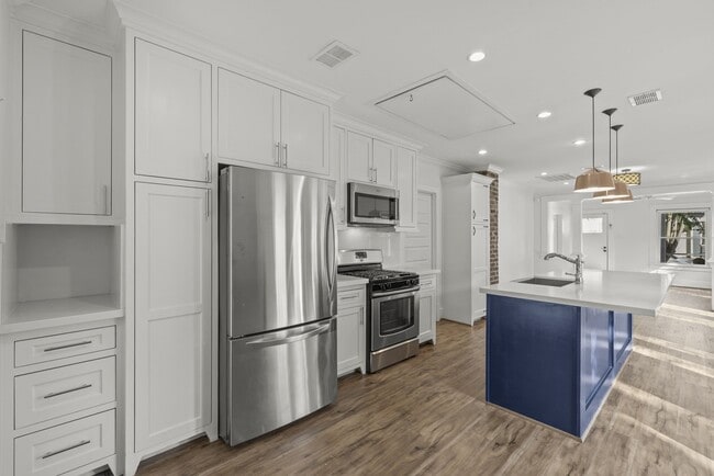 property at 724 E 21st St