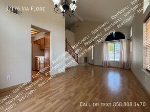 32176 Vía Flore in Temecula, CA - Building Photo - Building Photo