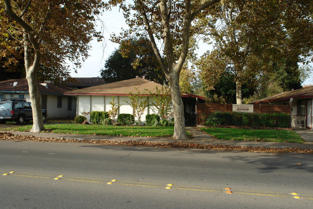 420 W Sacramento Ave in Chico, CA - Foto de edificio