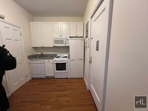 WEST 72 STREET in New York, NY - Foto de edificio - Building Photo