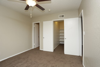 Gilbert Square Apartments in Mesa, AZ - Building Photo - Interior Photo