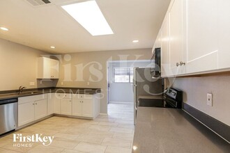 7740 E McKinley St in Scottsdale, AZ - Foto de edificio - Building Photo