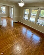 5841 Julian Ave in Indianapolis, IN - Foto de edificio - Building Photo