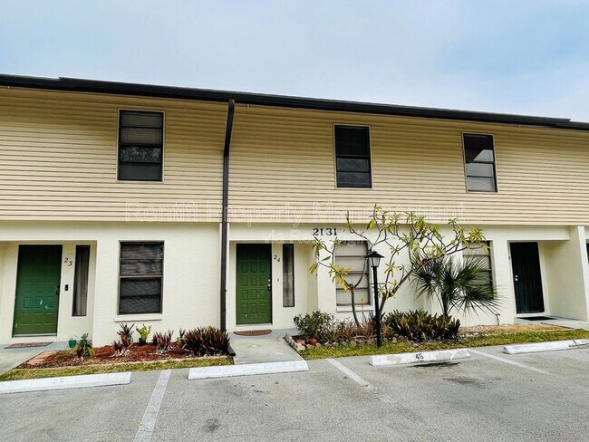 2131 Crystal Dr in Ft. Myers, FL - Building Photo - Building Photo