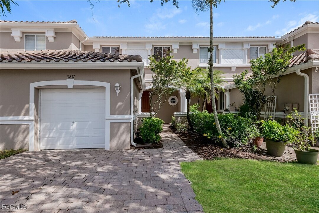 3217 Antica St in Ft. Myers, FL - Building Photo