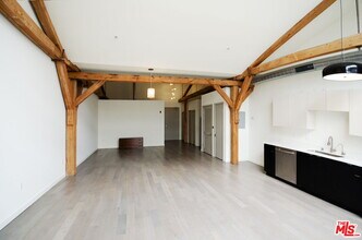 527 Molino St in Los Angeles, CA - Building Photo - Building Photo