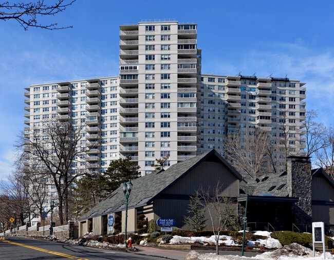 Mediterranean Towers South in Fort Lee, NJ - Building Photo - Building Photo